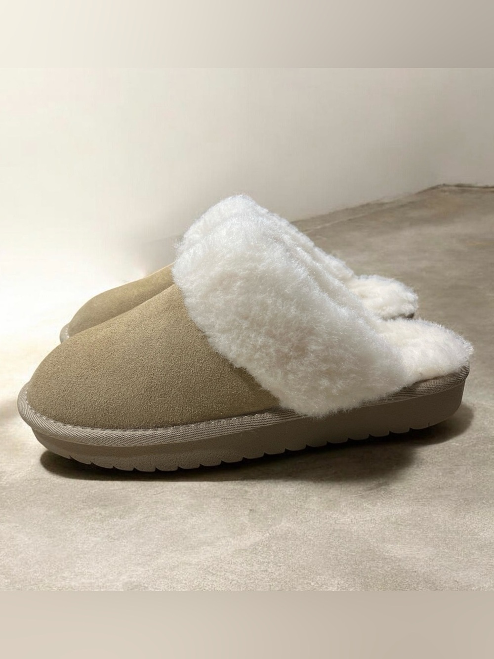 Greystone Genuine Suede Faux Fur Lined Mule Slippers Tan Cream Size 8 NWT